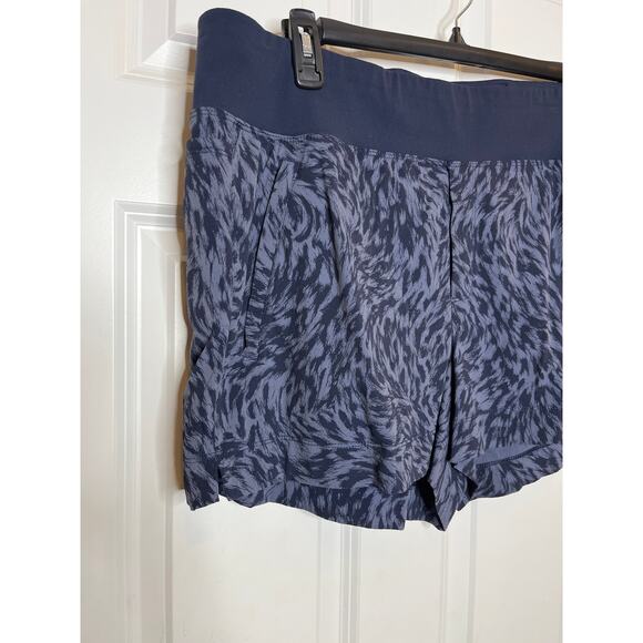 Athleta Trekkie North Printed Shorts Blue Plus Size 18 Pockets‎ - Picture 3 of 9